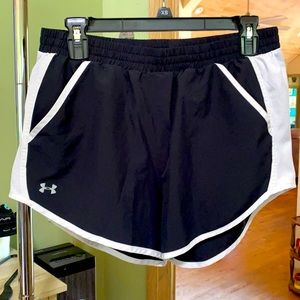 Under Armour Women's Fly By 1.0 Shorts. Blk & whte